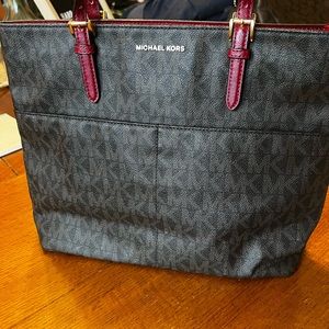 Micheal Kors Purse